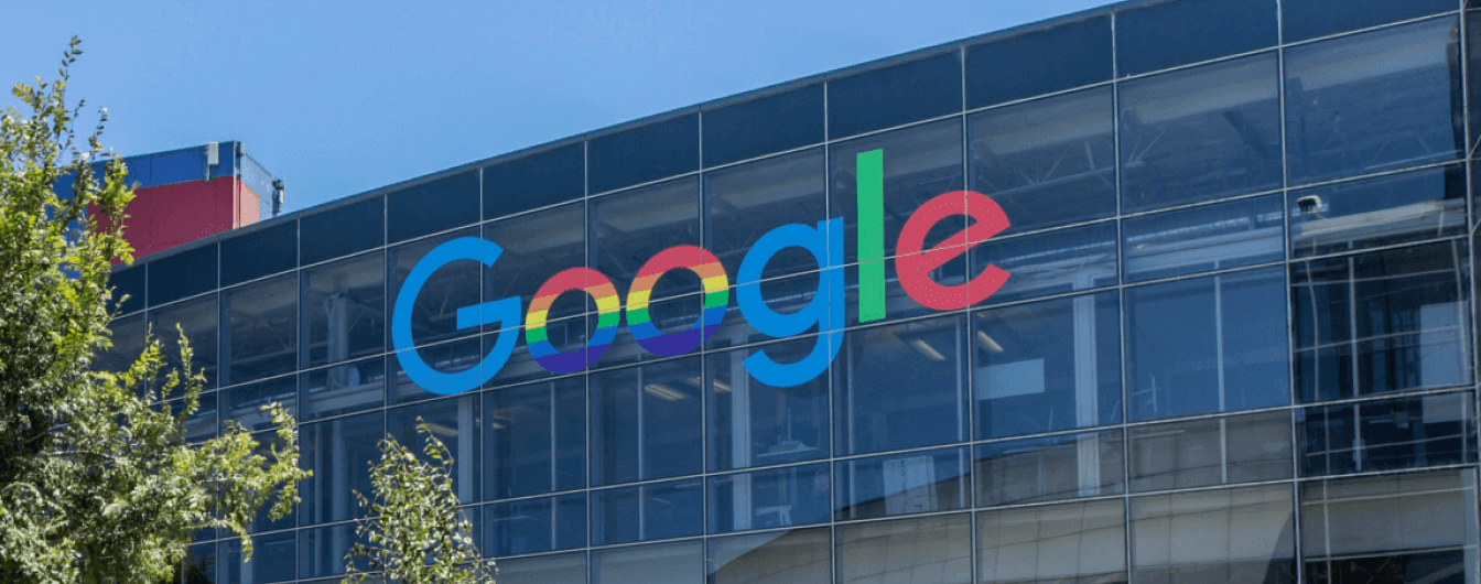 logo Google na ścianie frontowej siedziby firmy