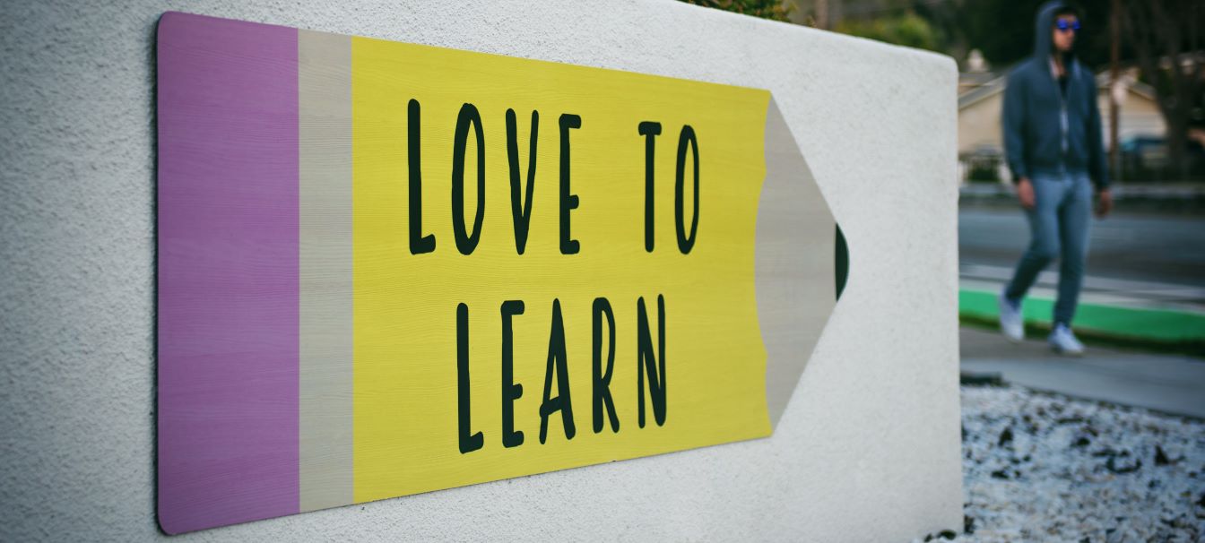 strzałka z napisem "Love to learn"